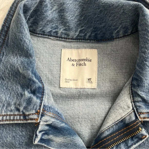 Abercrombie and Fitch 90s Relaxed Denim Jumpsuit Medium Tall - Picture 4 of 8